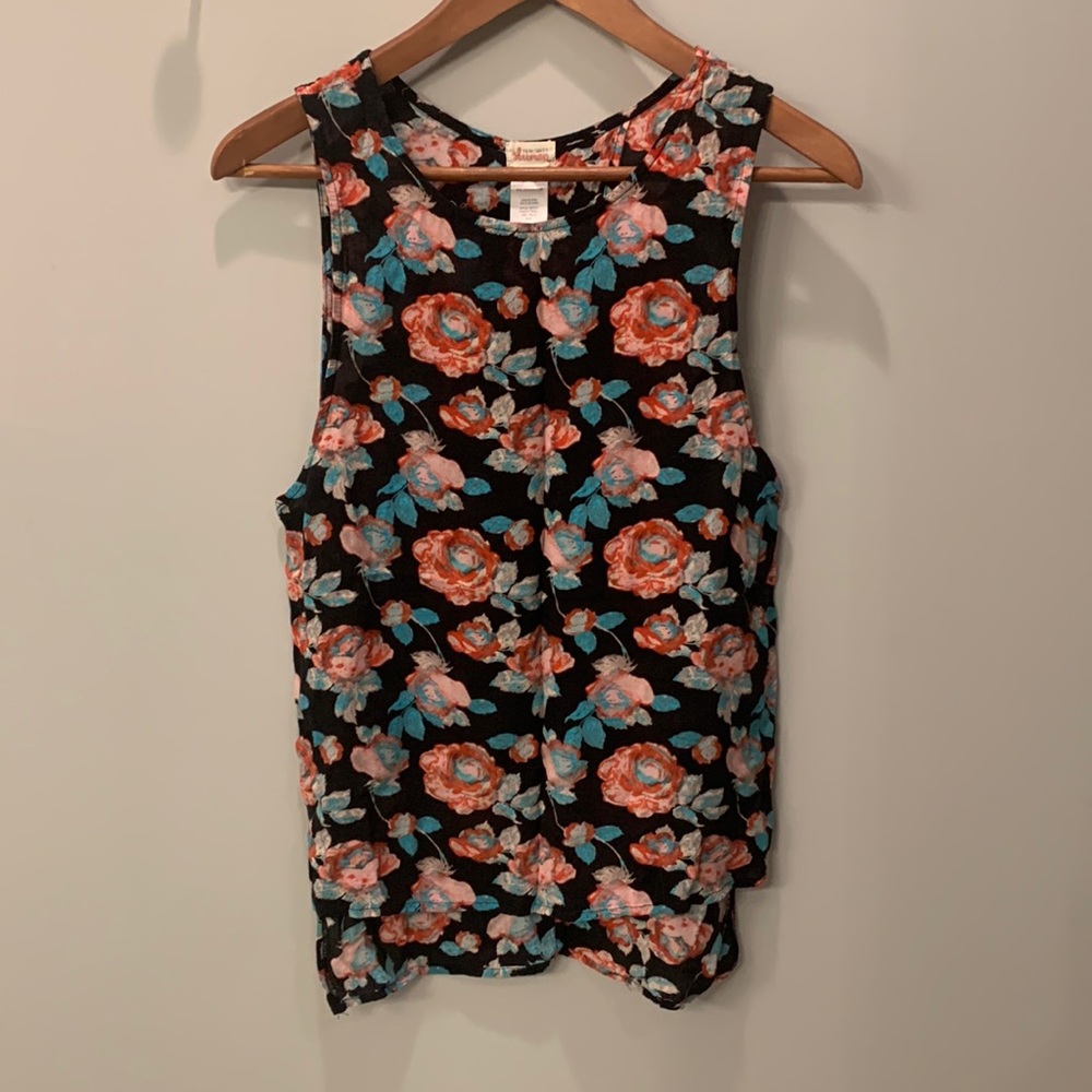 Floral tank top with split open back. Size XS